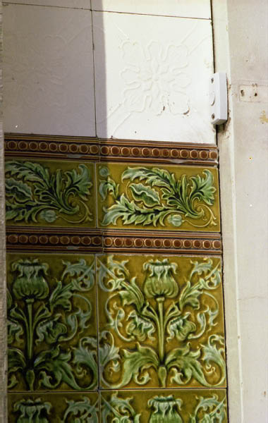 portiek met tegels adres onbekend