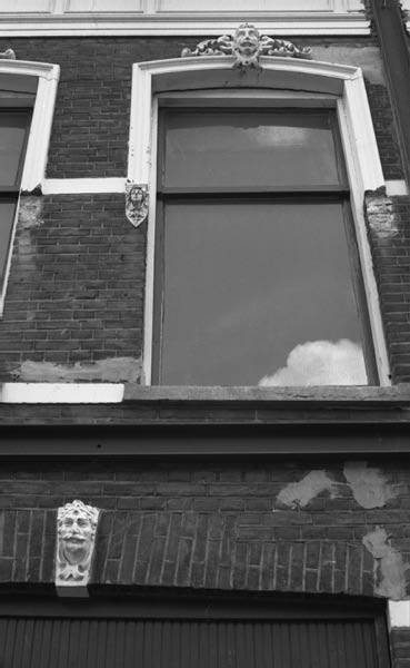 ornament raamomlijsting met kopjes adres onbekend 11