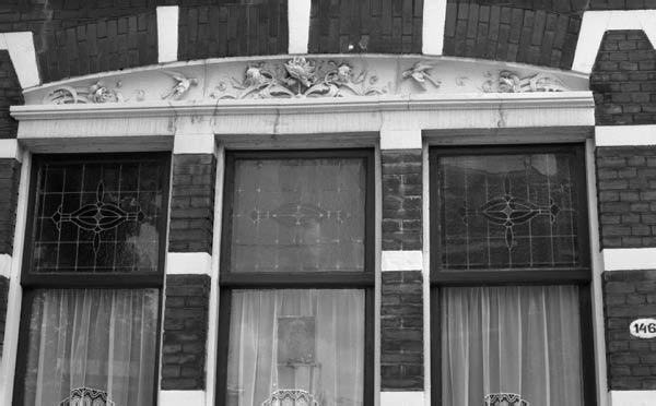 raam glas in lood ornament met bloemen en vogels adres onbekend