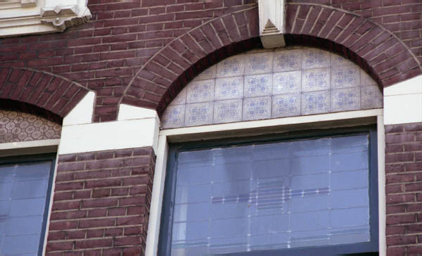 raam glas in lood ornament met tegels baksteen en rechthoek adres onbekend