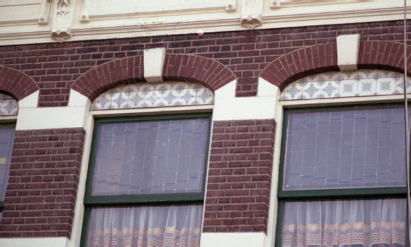 raam glas in lood ornament met tegels en bakstenen en rechthoek adres onbekend